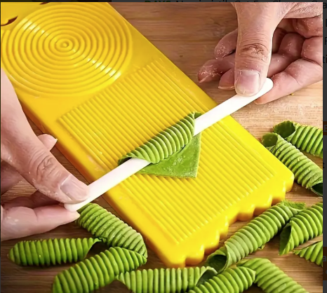 Pasta maker / صانعة المعكرونة