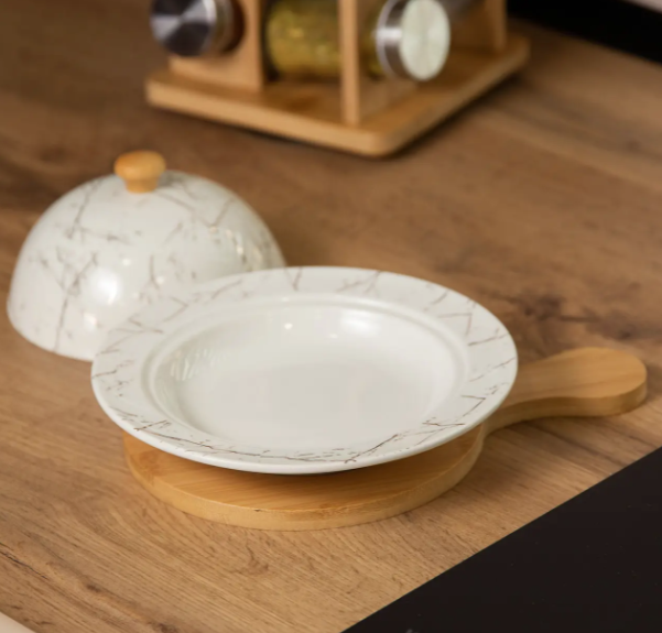 Ceramic Butter Dish with a lid and a wooden base -JD7811-2-H28/ طبق زبدة سيراميكي مع غطاء وقاعدة خشبية