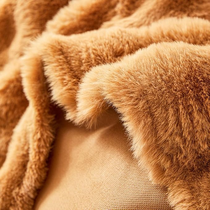 Luxurious Fur Sofa Cover XL SIZE  blue color /غطاء أريكة من الفرو الفاخر مقاس XL باللون الأزرق