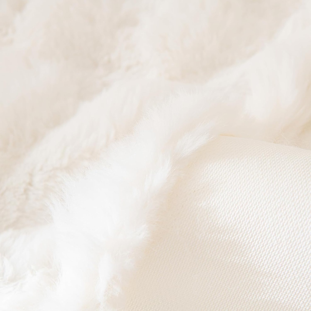 Luxurious Fur Sofa Cover XL SIZE OFF WHITE COLOR /غطاء أريكة فاخر من الفرو، مقاس XL، لون أبيض عاجي