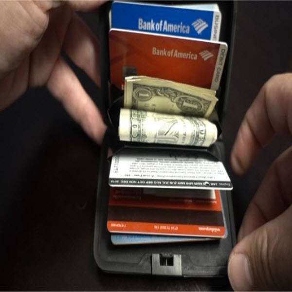 E-CHARGE WALLET/محفظة مع باور بانك