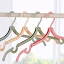 FOLDING CLOTHES HANGER / علاقة الملابس القابلة للطي