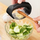 GARLIC PRESS / أداة هرس الثوم