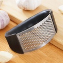 GARLIC PRESS / أداة هرس الثوم