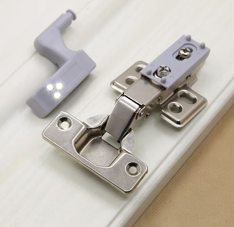 LED SENSOR LIGHT/ اضاءة تعمل بالاستشعار