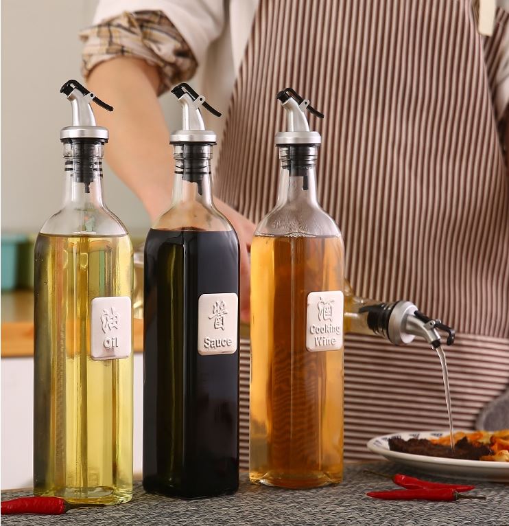 Oil bottle/زجاجة الزيت