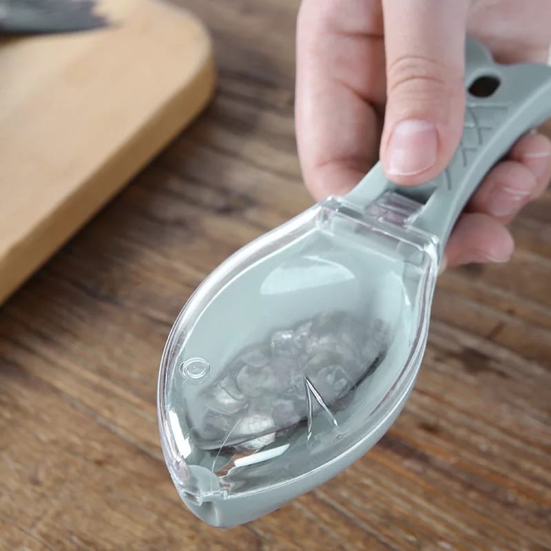 PRACTICAL FISH SCALE SCRAPER/أداة تقشير السمك