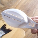 PRACTICAL FISH SCALE SCRAPER/أداة تقشير السمك