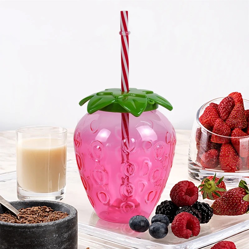 STRAWBERRY STRAW WATER BOTTLE/ كوب الفراولة
