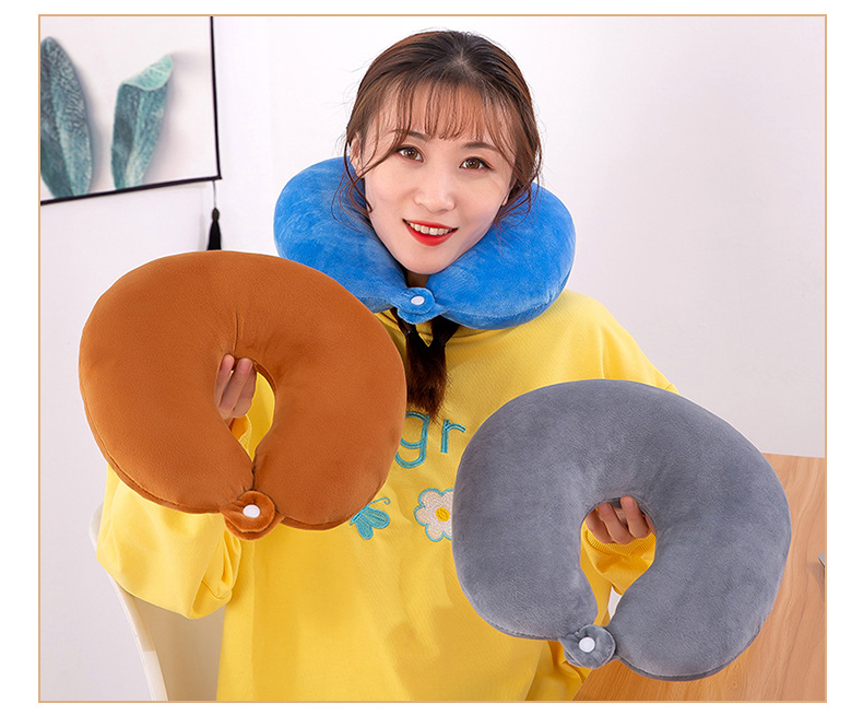 U-SHAPED NECK PILLOW/ وسادة الرقبة