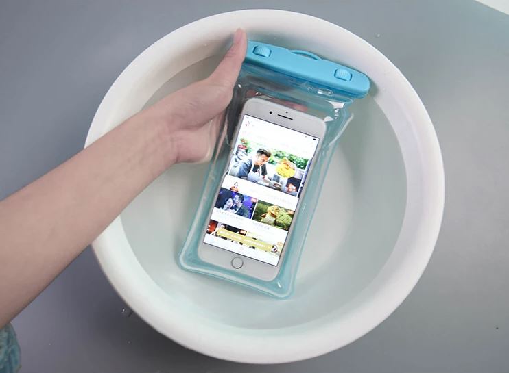 WATERPROOF MOBILE PHONE COVER/ غطاء الموبايل المقاوم للماء