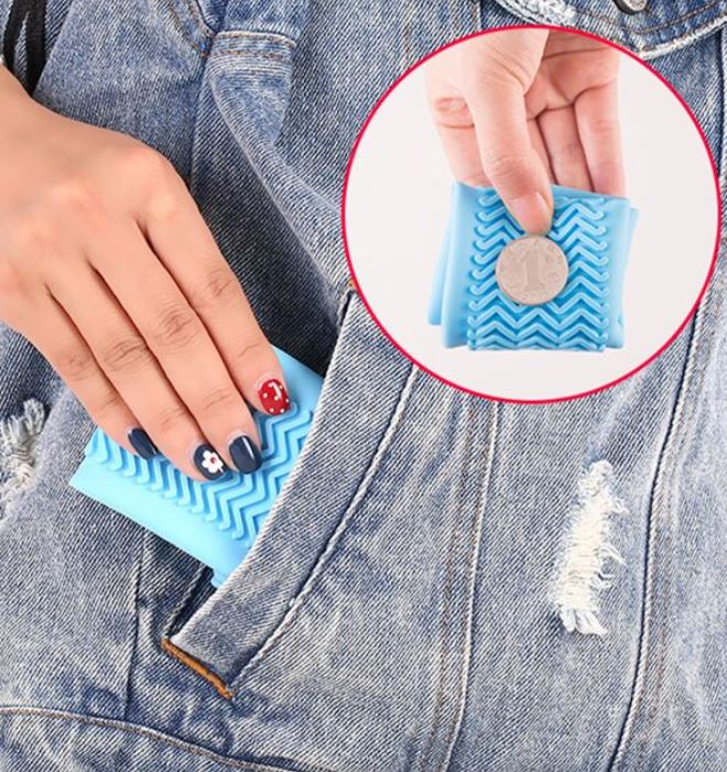 WATERPROOF SILICONE SHOE COVER/غطاء الحذاء السيكون