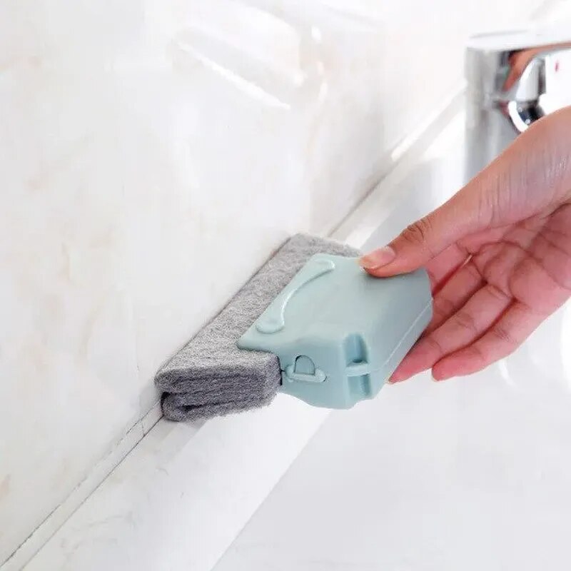 WINDOW CLEANING BRUSH / أداة تنظيف الأماكن الضيقة