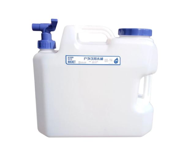 Water Container / حافظة مياه شفافة
