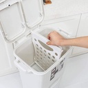 Wheeled trash can/سلة المهملات بالعجلات