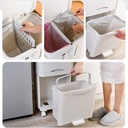 Wheeled trash can/سلة المهملات بالعجلات