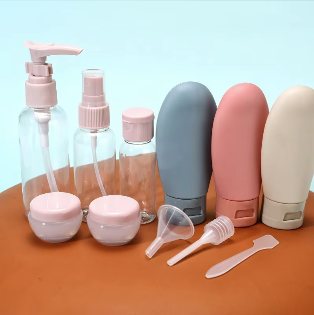 11-Piece Travel Bottles Set with Bag/مجموعة زجاجات سفر مكونة من 11 قطعة مع حقيبة